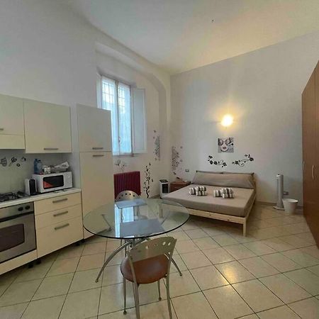 Minimal Loft In Centro A Piacenza Apartment Bagian luar foto