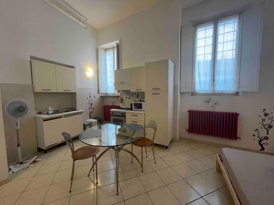 Minimal Loft In Centro A Piacenza Apartment Bagian luar foto